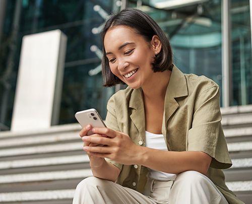 Femme sur portable